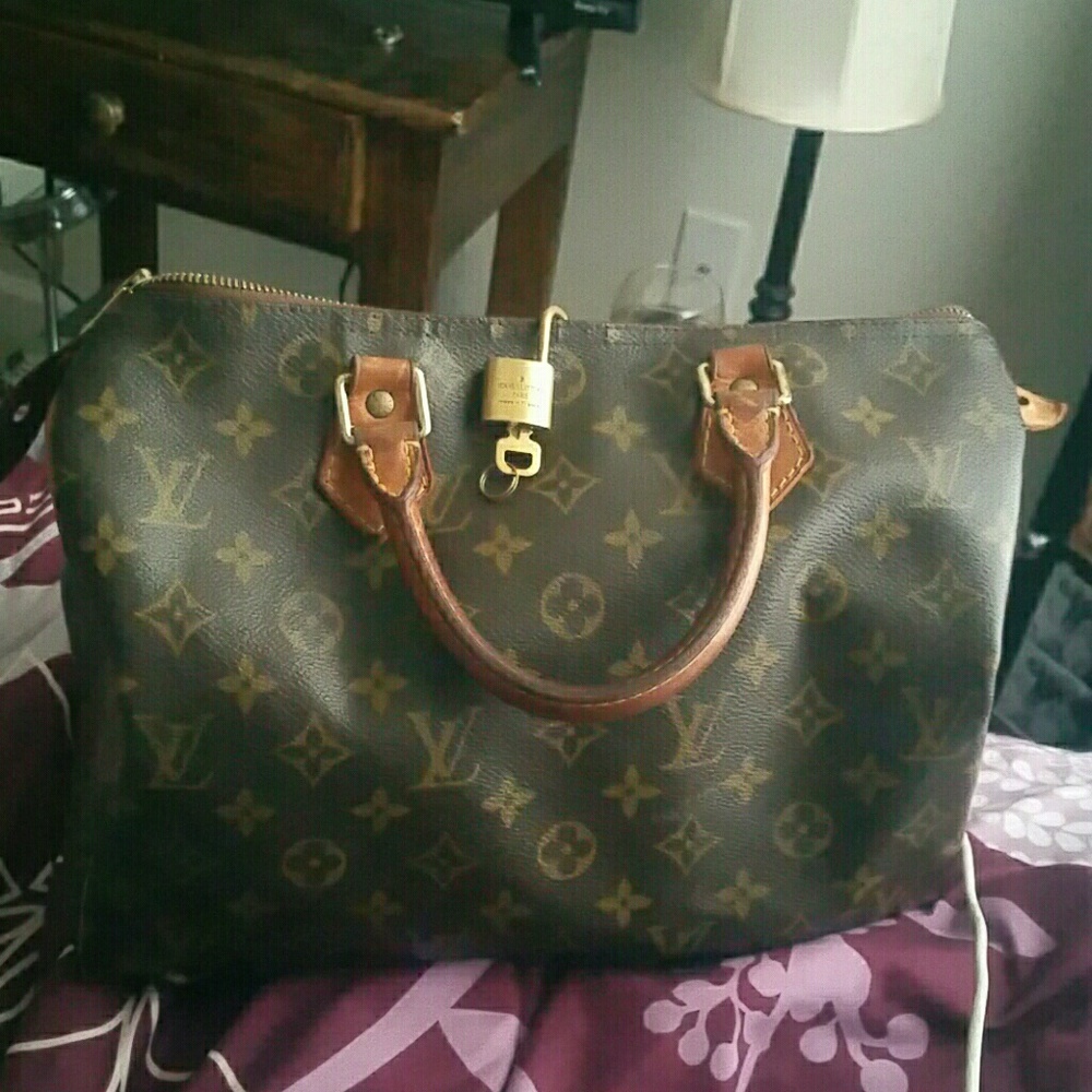 Louis Vuitton Monogram speedy